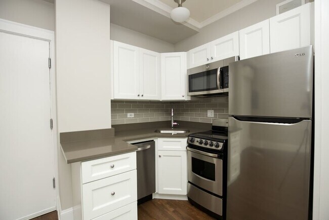 Foto del edificio - 817 W Lakeside Pl