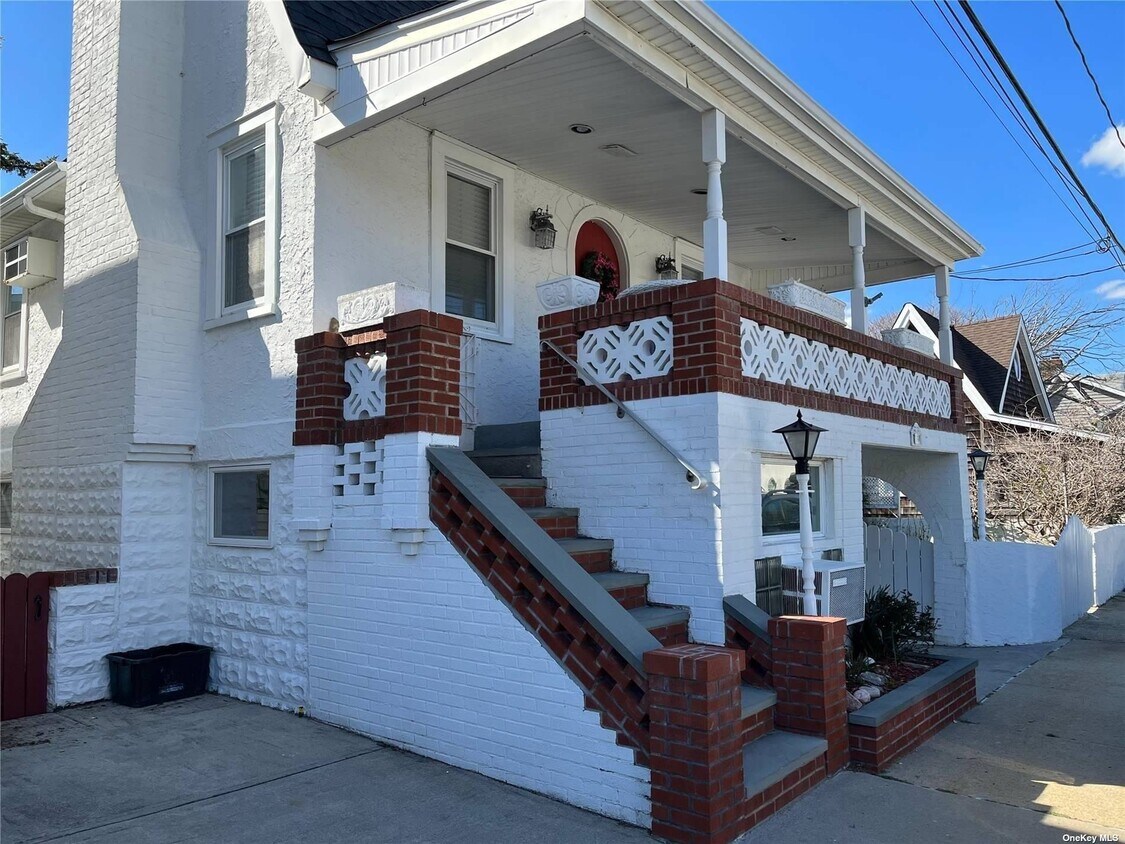 Primary Photo - 39 Malone Ave