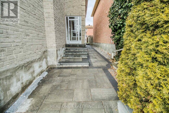 Photo du bâtiment - 32 Charlton Ave