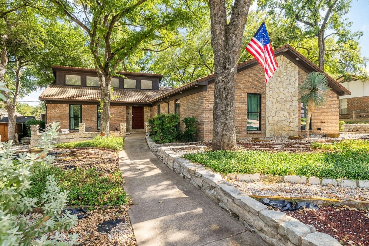 Photo - 1100 Wayland Dr