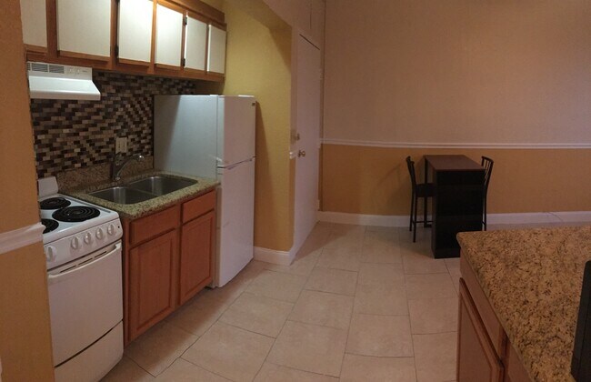 Foto del edificio - 311 W Ashley St
