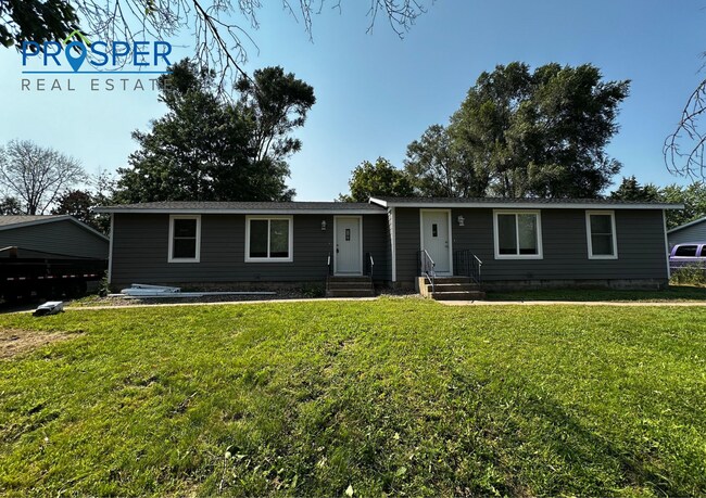 Building Photo - 521 Cedar Dr N