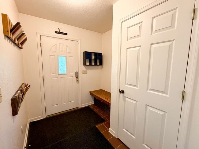 Building Photo - 6841 Crooked Tree Dr