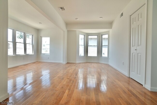 Building Photo - 264 Greylock Pkwy