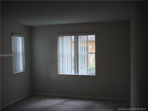 Foto del edificio - 9610 NW 2nd St