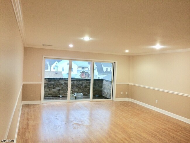 Foto del edificio - 142 Totowa Rd