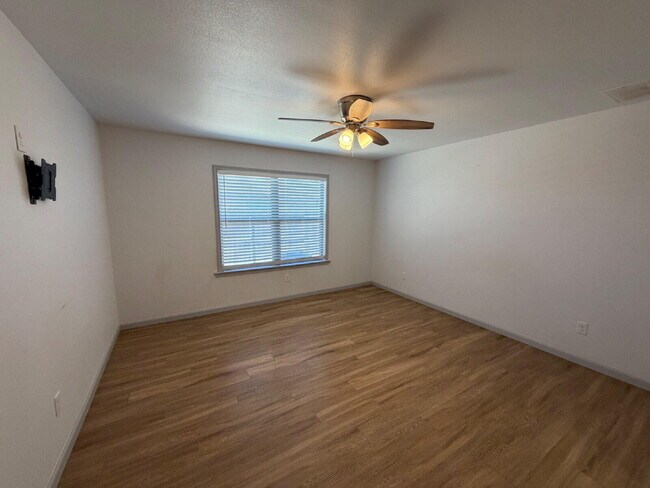 Foto del edificio - 1203 N Essex Ave