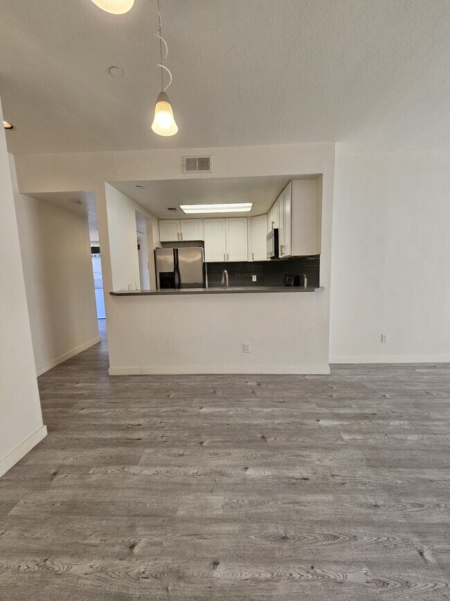 Dining Area - 1150 Granville Ave