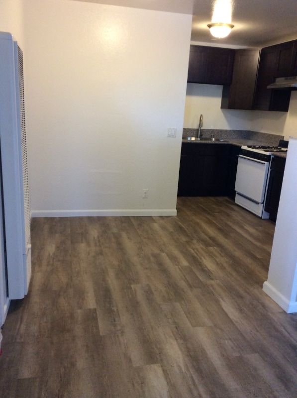 Building Photo - 818 E Alvarado St