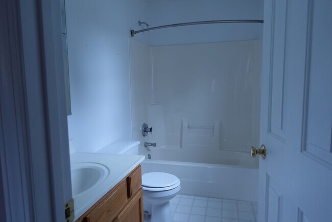 Building Photo - Beautiful 3BR Home with Solar Panels in Winslow Farm!