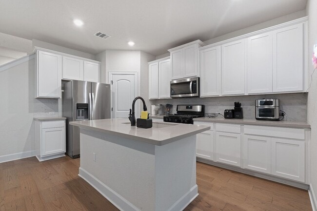 Foto del edificio - 6113 Dumfries Ln