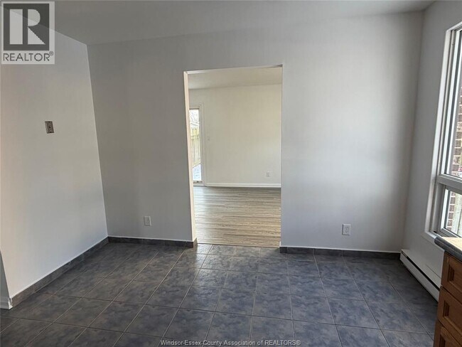 Photo du bâtiment - 1211 Foxhill Ct