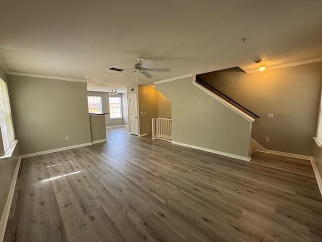 Building Photo - Updated 2 Bedroom 2 Bath Townhome in Siena...