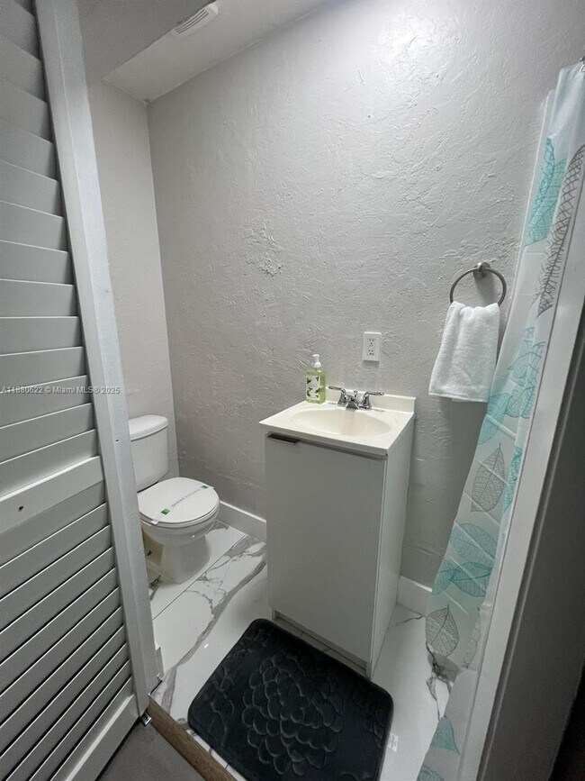 Foto del edificio - 2 bedroom in Dania Beach FL 33004