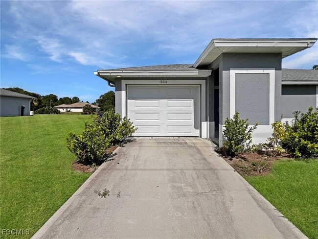 Building Photo - 1306 W 12th St