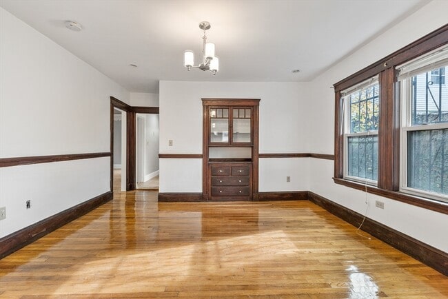 Building Photo - 28 Sunset St