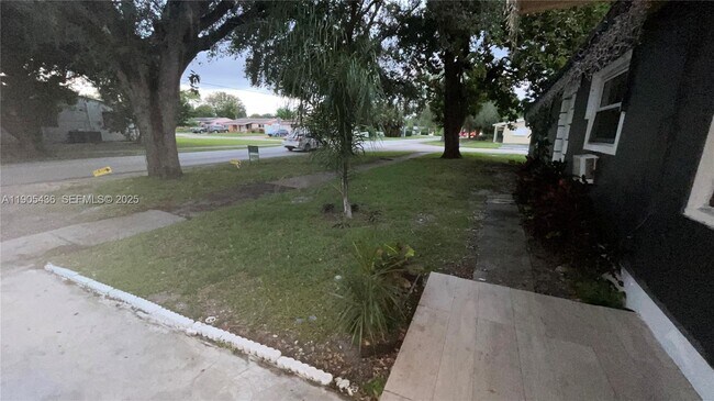 Foto del edificio - 6390 Hayes St