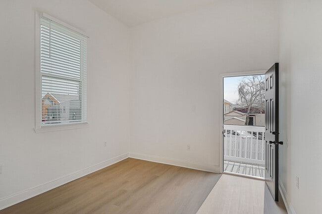 Building Photo - 3324 S Saratoga St
