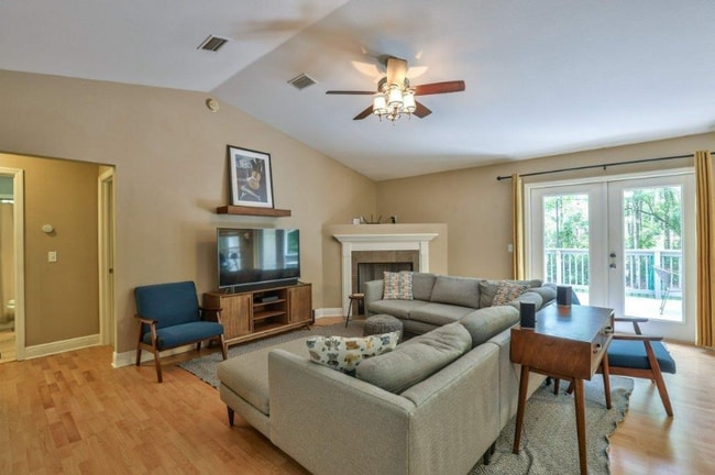 Foto del edificio - 3513 Larkspur Ln