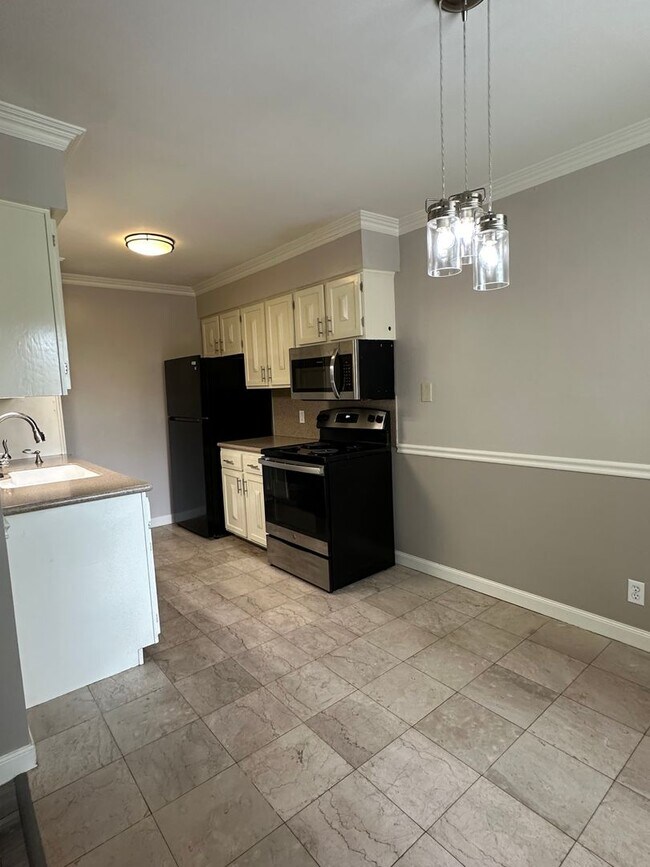Building Photo - Beautiful unit in Jenks School District