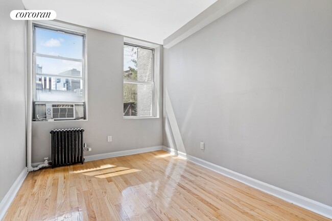 Building Photo - 714 Greenwich St