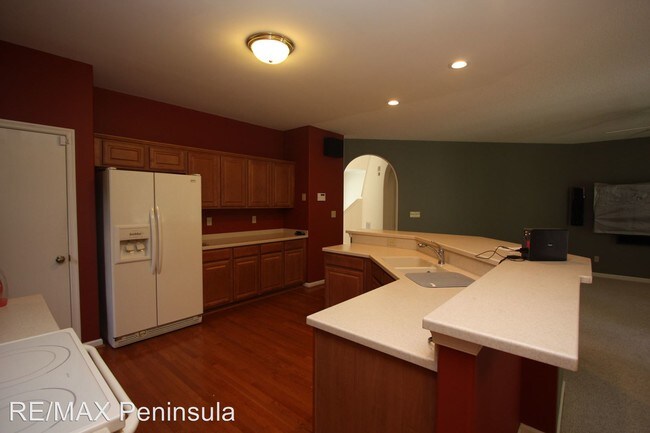 Building Photo - 9290 Kings Landing Ln