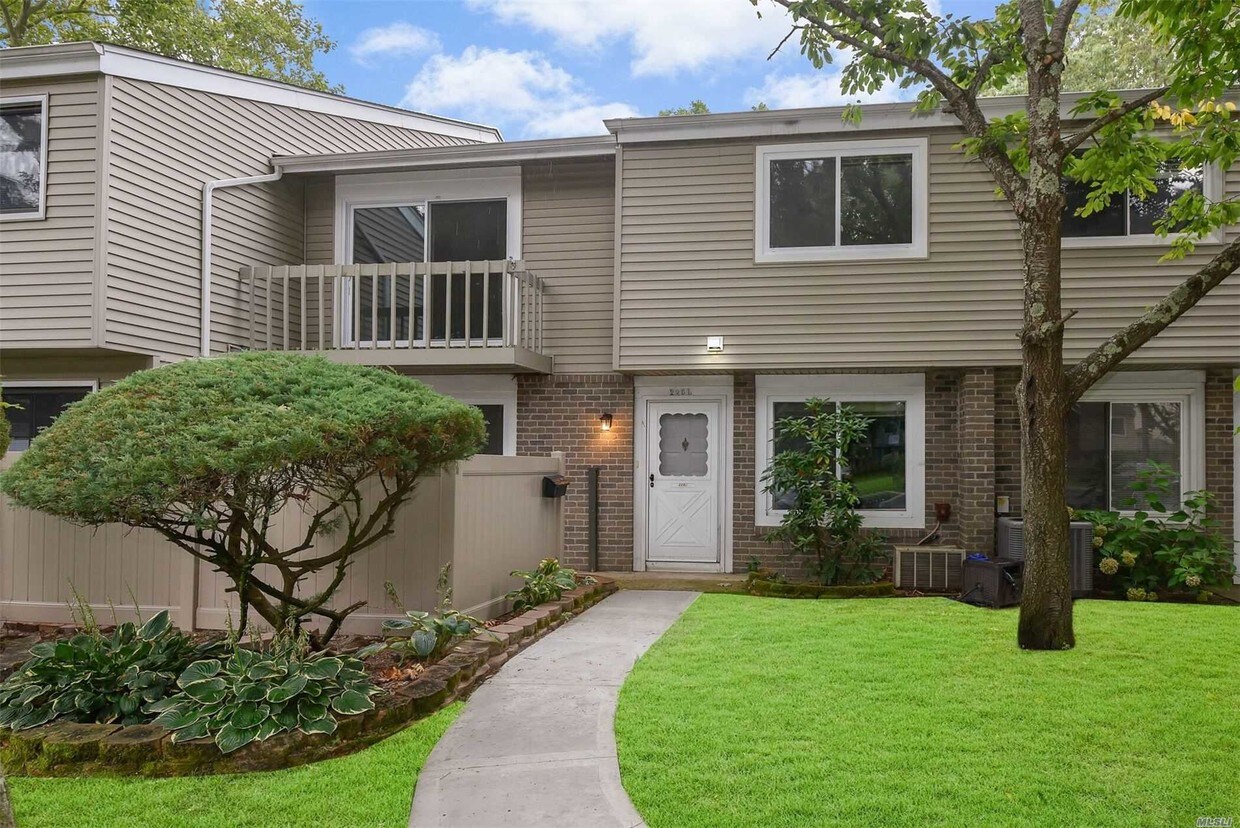 Primary Photo - 225 Springmeadow Dr
