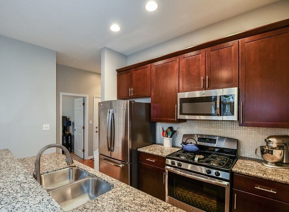 Kitchen - 1464 W Grace St