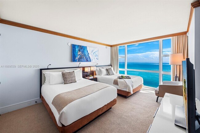 Foto del edificio - 6801 Collins Ave