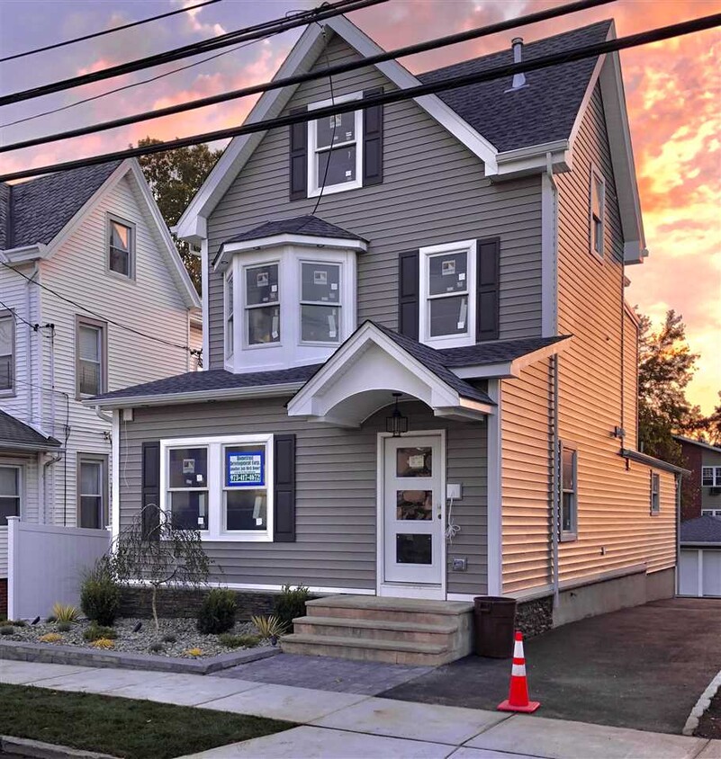 Primary Photo - 119 Thomas St