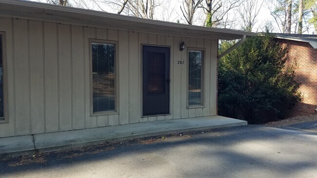 Building Photo - 207 Harbor Dr