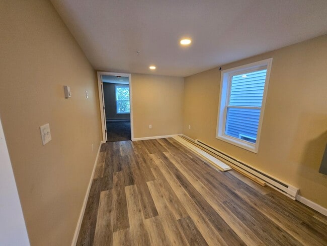 Building Photo - 109 2nd St