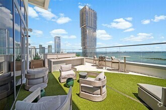 Building Photo - 2150 N Bayshore Dr