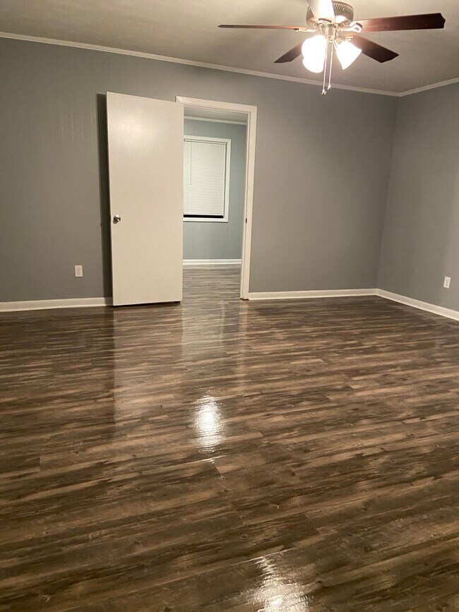 Living Room - 615 W Vine St
