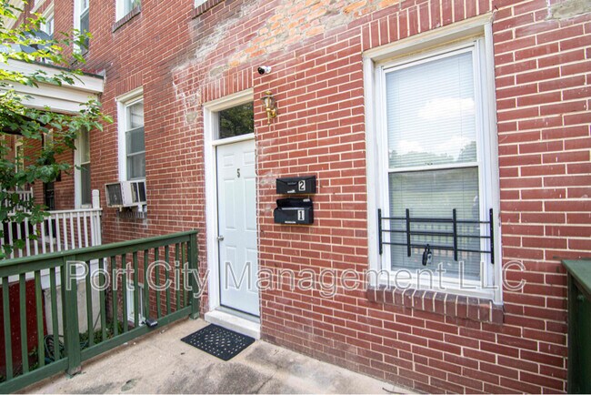 Photo - 5 S Wickham Rd House