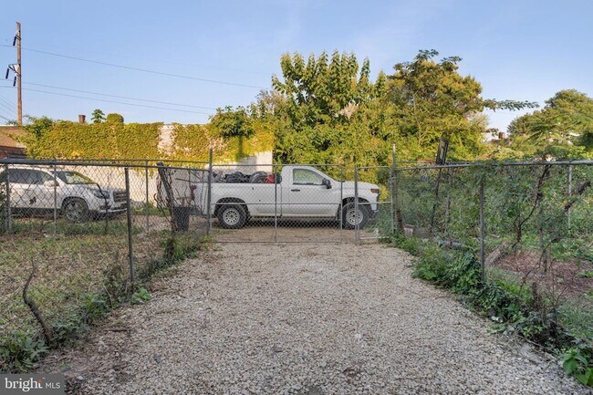 Foto del edificio - 3943 Dell St