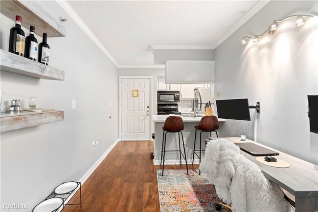 Building Photo - 1 br, 1 bath Condo - 795 Hammond Dr Apt 511