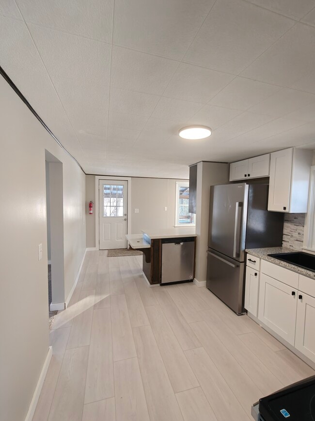 Building Photo - 1335 E Main St