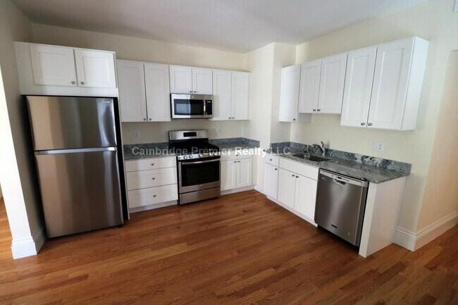 Building Photo - 156 School St