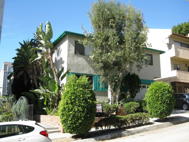 Building Photo - 1405 Barry Ave