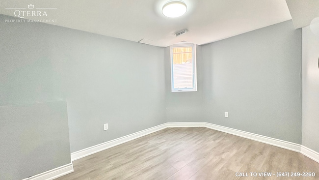 Building Photo - 508 Summerpark Cres
