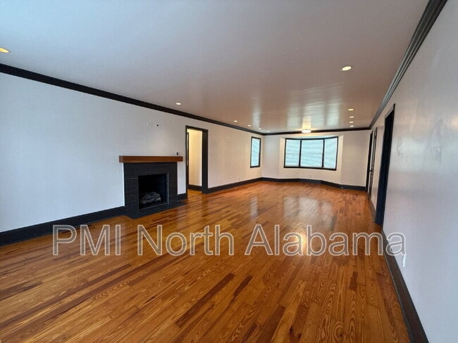 Building Photo - 2512 Pansy St SW