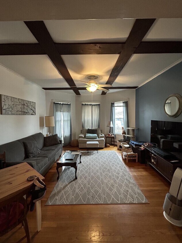 Foto principal - 578 Main St