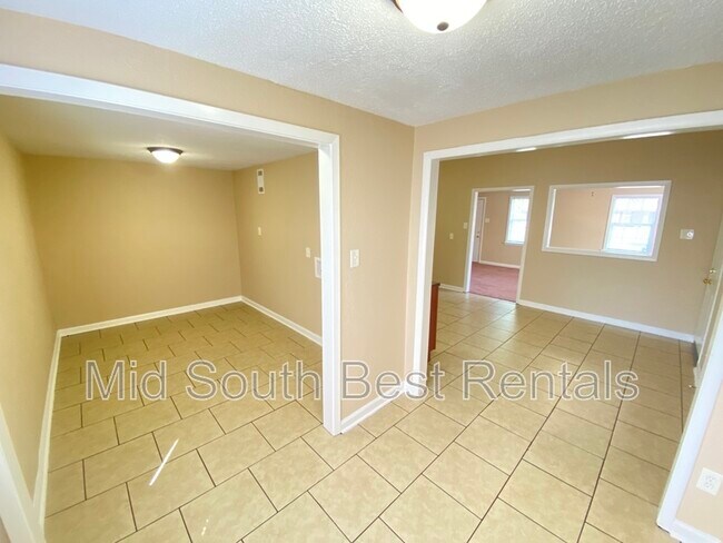 Building Photo - 3015 Carvel St