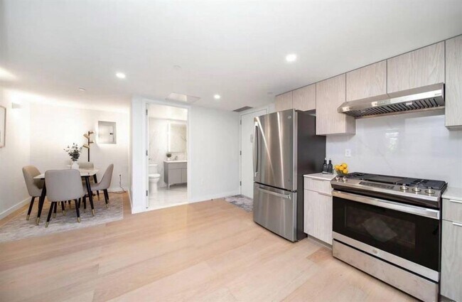 Foto del edificio - 13680-136-41 41st Ave