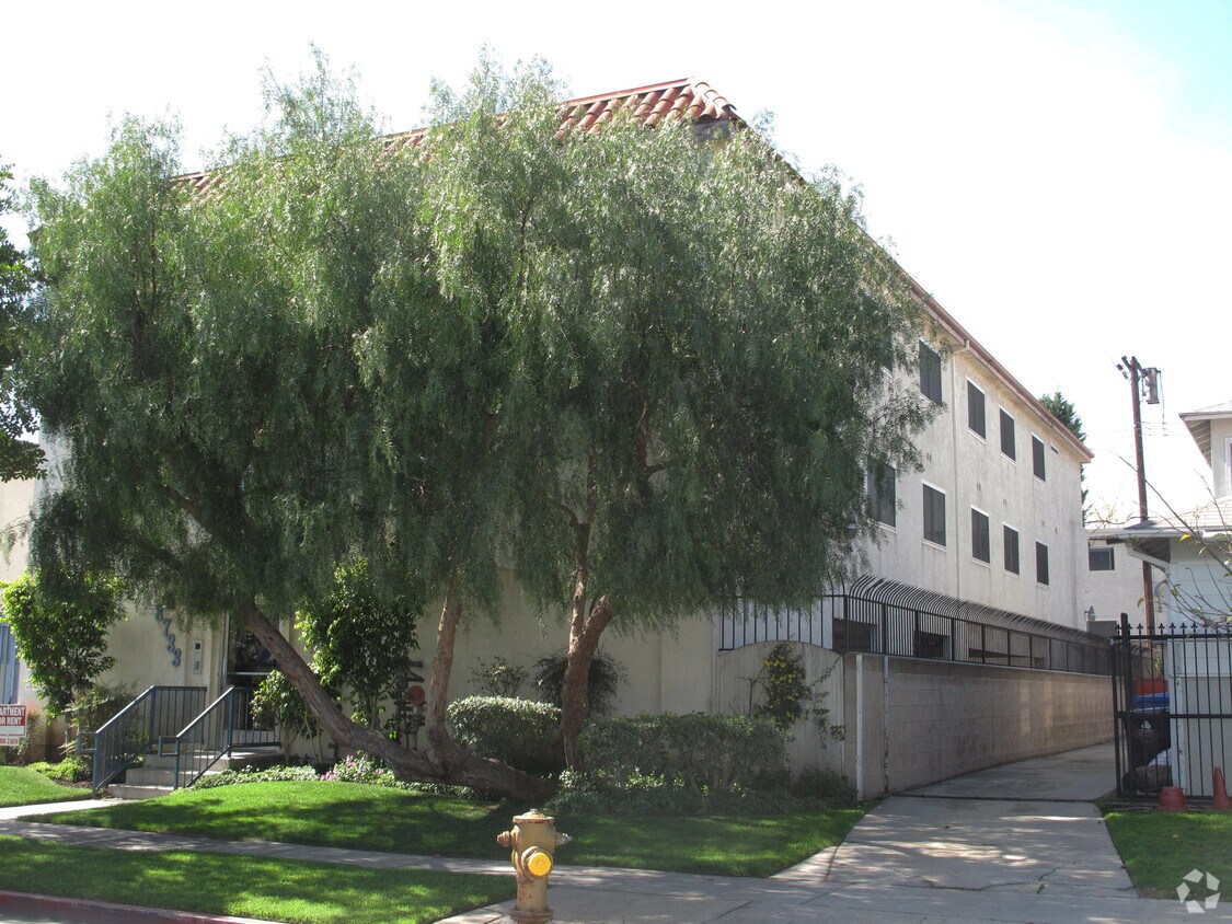 Building Photo - 8733 Ramsgate Ave
