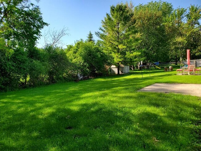 Building Photo - 2143 Packerland Dr