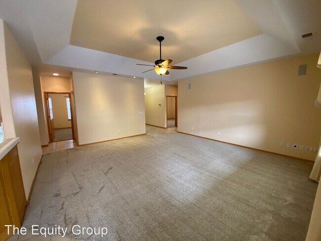 Building Photo - 3 br, 2 bath House - 1339 E Seeger Ave