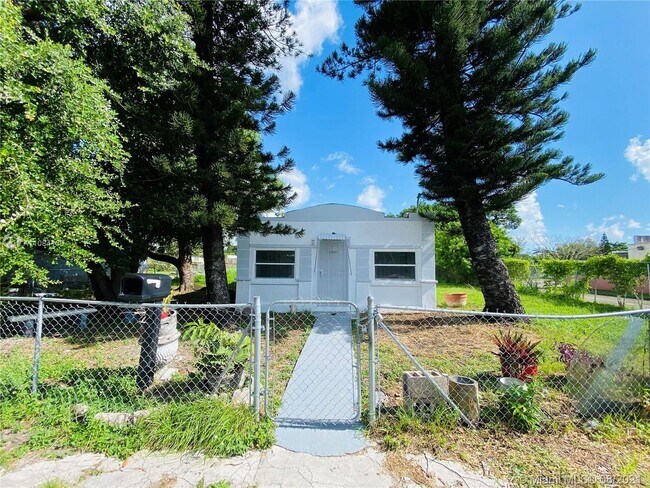 Building Photo - Beautifully renovated 3bed/1bath house clo...