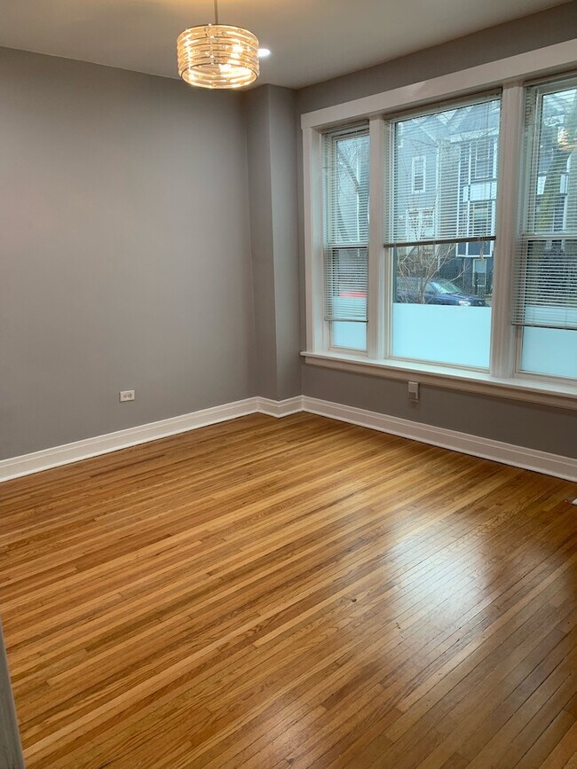 Foto del edificio - 1326 W Barry Ave